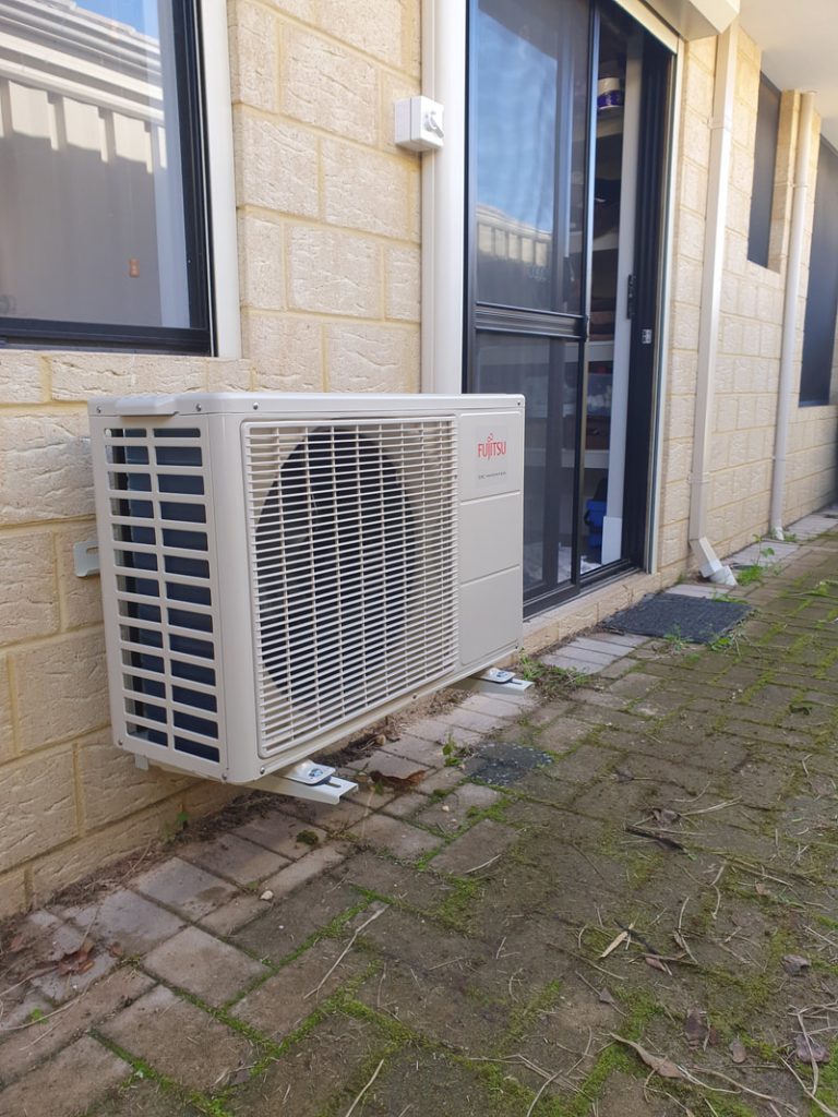 3.5KW Fujitsu wall mount reverse cycle split system